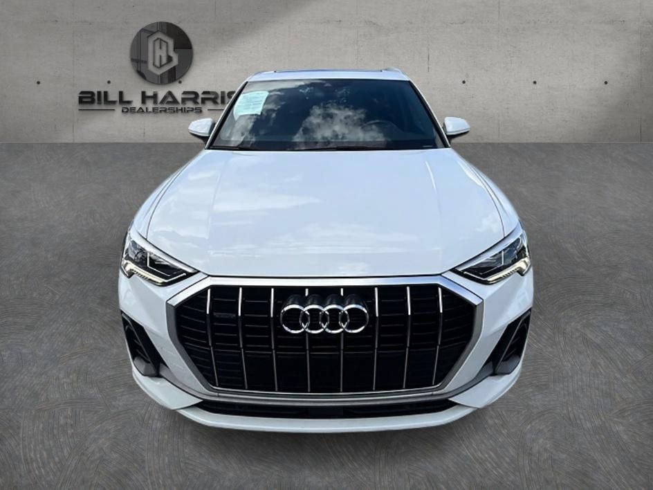 Used 2022 Audi Q3 2.0T Premium Plus w/ Premium Plus Package AWD/4WD image 2