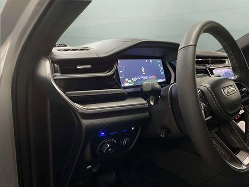 Used 2023 Jeep Grand Cherokee Overland w/ Luxury Tech Group IV image 35