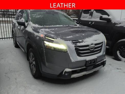 Used 2022 Nissan Pathfinder SL image 3