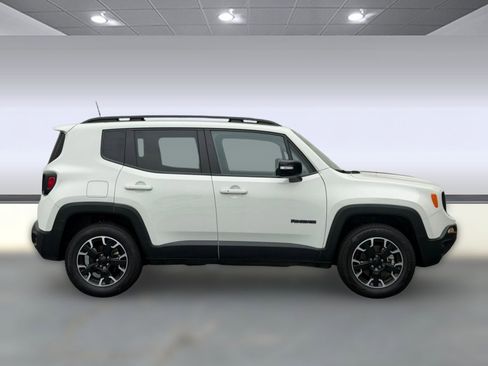Used 2023 Jeep Renegade Latitude AWD/4WD image 8