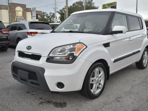 Used 2011 Kia Soul + FWD image 6