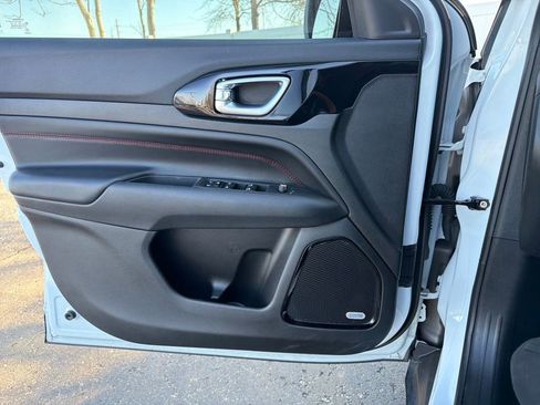 Used 2024 Jeep Compass Trailhawk w/ Sun and Sound Group image 11