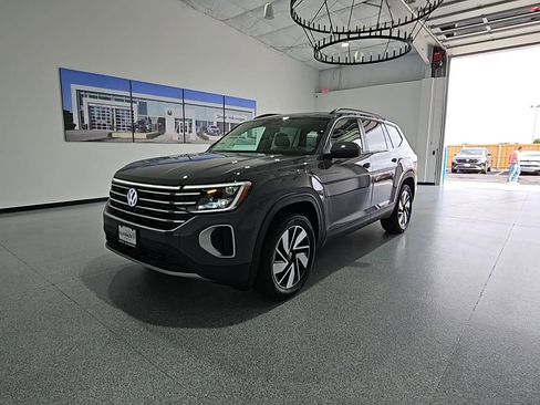 New 2026 Volkswagen Atlas SE FWD image 5