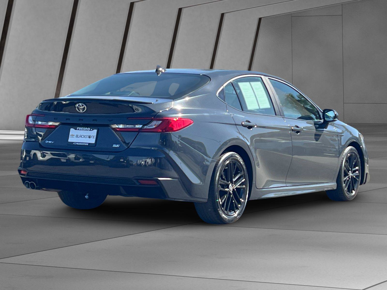 Used 2025 Toyota Camry SE FWD image 4