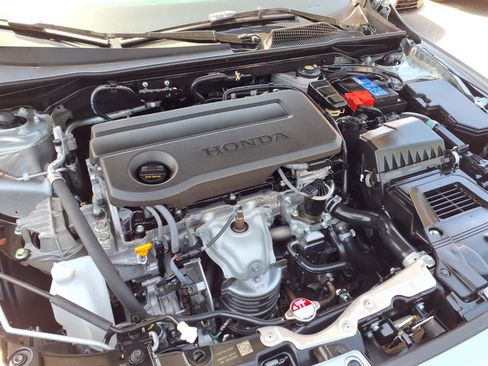 Used 2025 Honda Civic Sport image 25