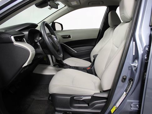 Used 2025 Toyota Corolla Cross L FWD image 10
