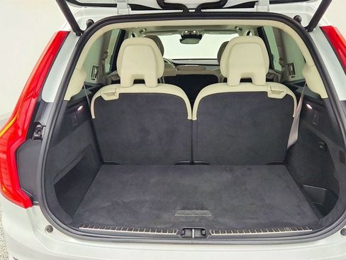 Used 2020 Volvo XC90 T5 Momentum image 23