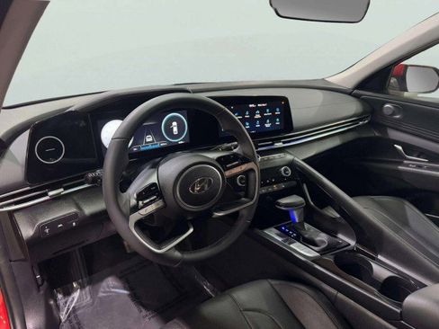 Used 2022 Hyundai Elantra Limited image 11