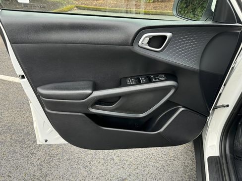 Used 2020 Kia Soul S image 12