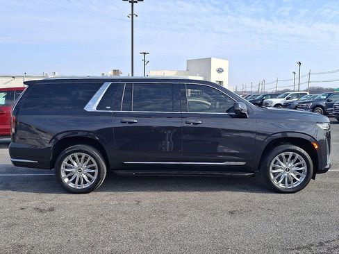 Used 2023 Cadillac Escalade ESV Premium Luxury w/ Performance Package image 6