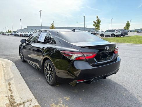 Used 2023 Toyota Camry SE FWD image 6