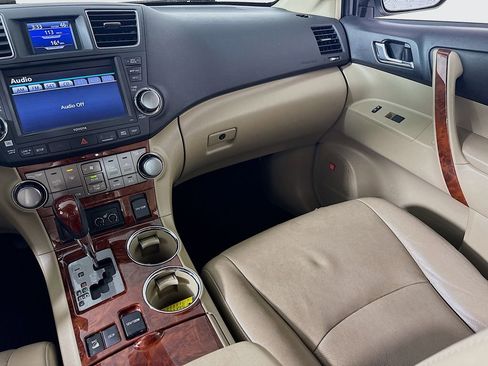 Used 2011 Toyota Highlander Limited w/ Tow Pkg image 24
