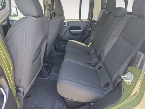 Used 2023 Jeep Gladiator Sport AWD/4WD image 23