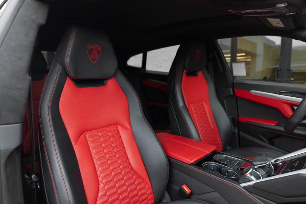 Used 2021 Lamborghini Urus AWD/4WD image 39
