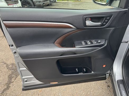 Used 2015 Toyota Highlander Limited w/ Driver Technology Package image 12