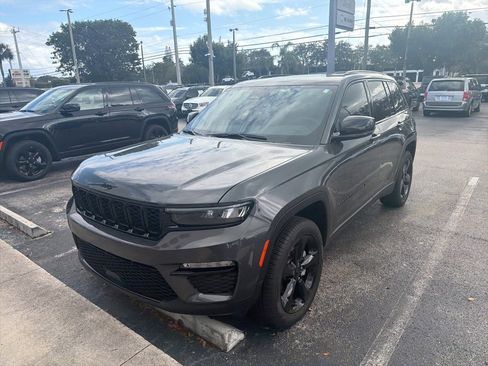 Used 2025 Jeep Grand Cherokee Limited w/ Black Appearance Package image 3