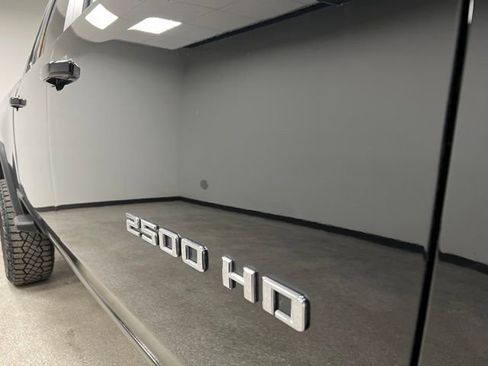 Used 2024 Chevrolet Silverado 2500 ZR2 w/ Technology Package image 13