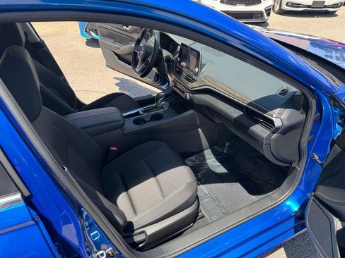 Used 2025 Nissan Altima 2.5 SV FWD image 19