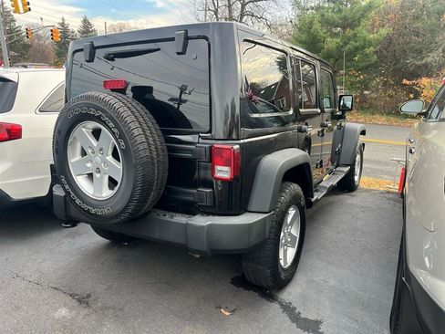 Used 2013 Jeep Wrangler Unlimited Sport image 2