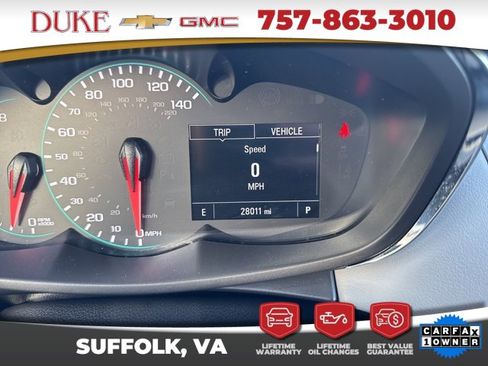 Used 2022 Chevrolet Trax LT w/ LT Convenience Package image 2