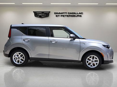 Used 2025 Kia Soul LX w/ LX Technology Package FWD image 6