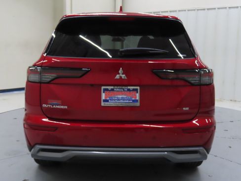 New 2025 Mitsubishi Outlander SE image 4