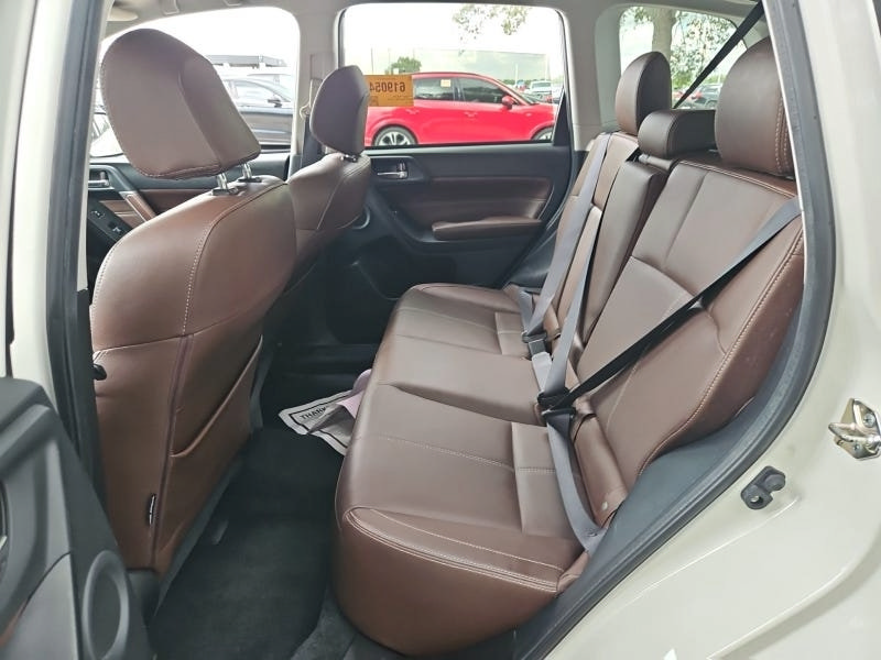 Used 2017 Subaru Forester 2.5i Touring AWD/4WD image 7