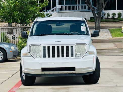 Used 2011 Jeep Liberty Sport RWD image 2