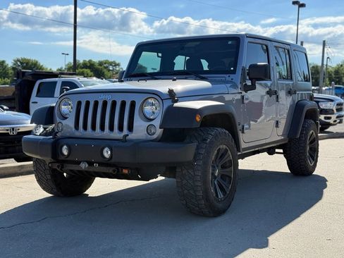 Used 2017 Jeep Wrangler Unlimited Sport w/ Connectivity Group AWD/4WD image 2