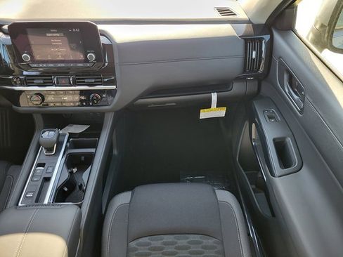 New 2025 Nissan Pathfinder SV image 18
