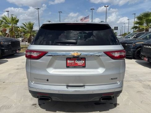 Used 2018 Chevrolet Traverse Premier w/ Driver Confidence II Package FWD image 4
