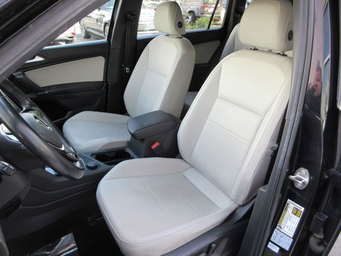 Used 2020 Volkswagen Tiguan SE R-Line AWD/4WD image 31