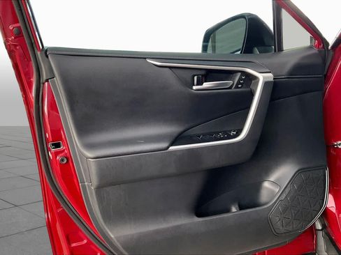 Used 2019 Toyota RAV4 Limited w/ Cold Weather Package FWD image 22