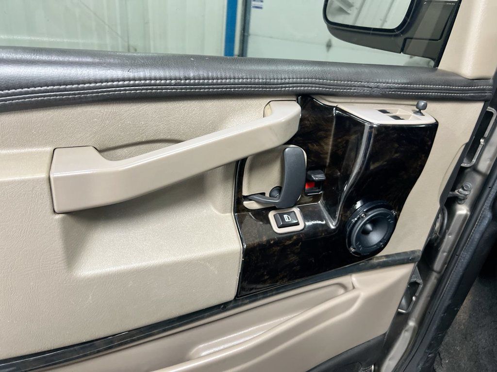 Used 2016 Chevrolet Express 2500 RWD image 20