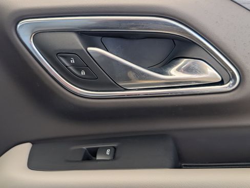 Used 2023 GMC Yukon XL SLT w/ SLT Luxury Package image 23