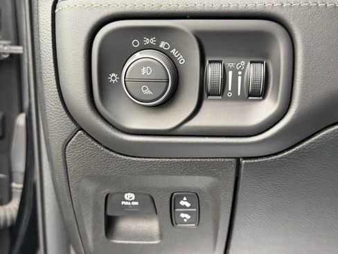 Used 2020 RAM 1500 Limited w/ Black Appearance Package AWD/4WD image 33
