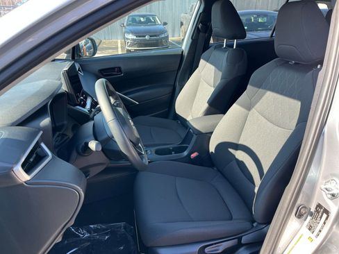 Used 2025 Toyota Corolla Cross LE image 35