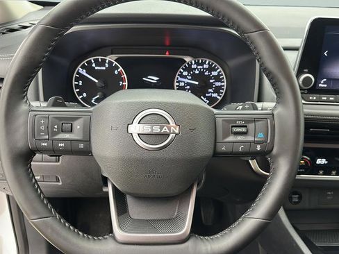 Used 2025 Nissan Rogue SV AWD/4WD image 15