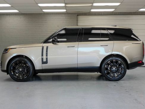 Used 2025 Land Rover Range Rover SE AWD/4WD image 4