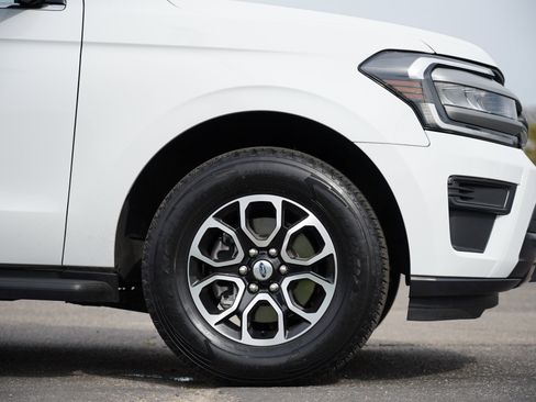 Used 2024 Ford Expedition XLT image 13