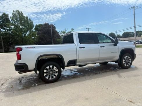 Used 2022 Chevrolet Silverado 2500 Custom w/ Custom Value Package AWD/4WD image 10