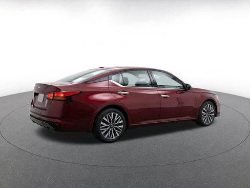 Used 2025 Nissan Altima 2.5 SV FWD image 9