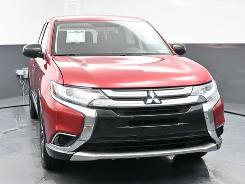 Used 2018 Mitsubishi Outlander ES image 4