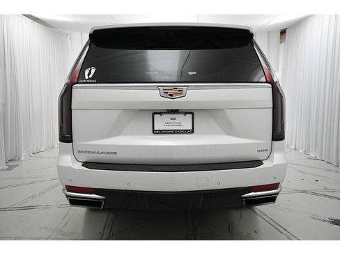 Used 2022 Cadillac Escalade Premium Luxury w/ LPO, Illumination Package image 6