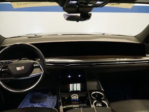 Certified 2025 Cadillac Escalade Premium Luxury AWD/4WD image 13