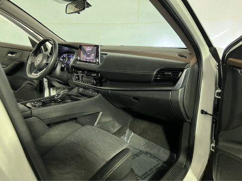 Used 2021 Nissan Rogue SV image 26