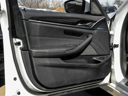 Used 2023 BMW 530e image 50