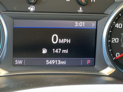 Used 2023 Chevrolet Traverse LT FWD image 17