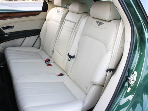 Used 2019 Bentley Bentayga AWD/4WD image 19