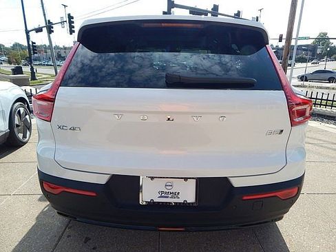 New 2026 Volvo XC40 B5 Ultra w/ Climate Package image 9